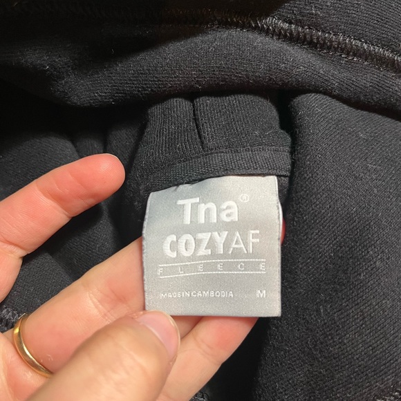 Black TNA Cozy Fit Perfect Shrunken Hoodie - Picture 5 of 5